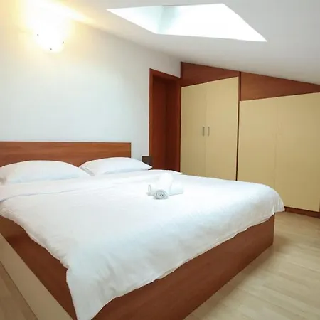 In With Terrace, Air Conditioning, Wifi, Washing Machine