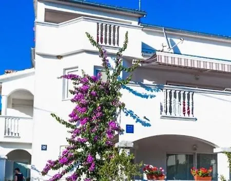 In With Terrace, Air Conditioning, Wifi, Washing Machine Apartament