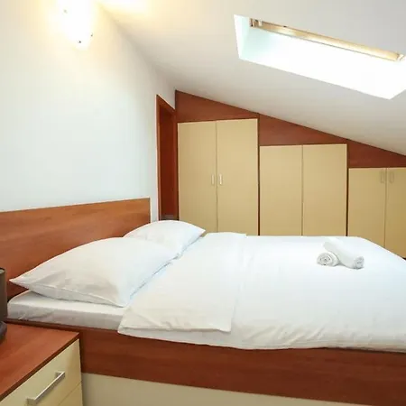 In With Terrace, Air Conditioning, Wifi, Washing Machine Apartament Pakoštane